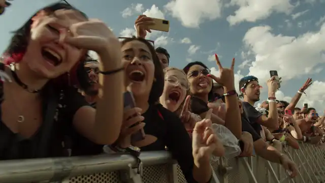 lolla br 2022 · o público no stand da Tanqueray